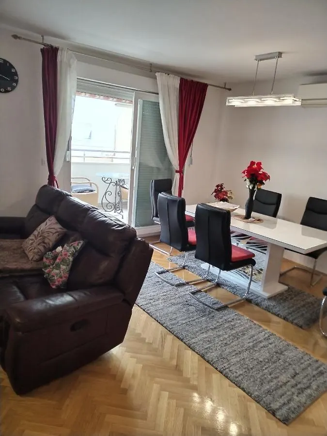 Deluxe Apartment Manuela With Balcony Top Center Split Guest house