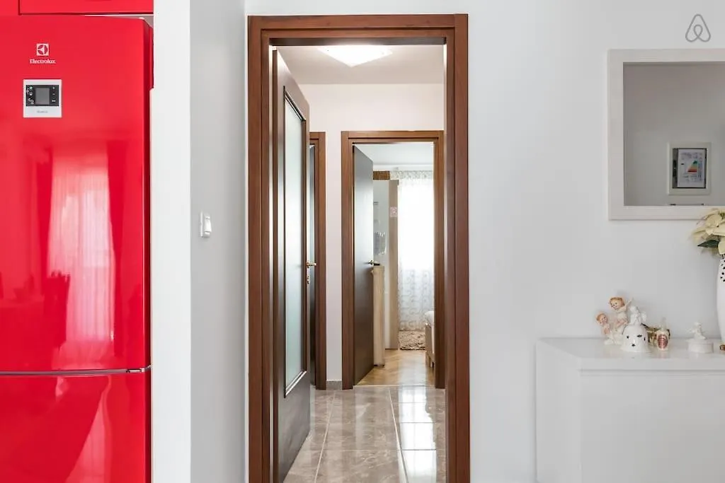 Guest house Deluxe Apartment Manuela With Balcony Top Center Split