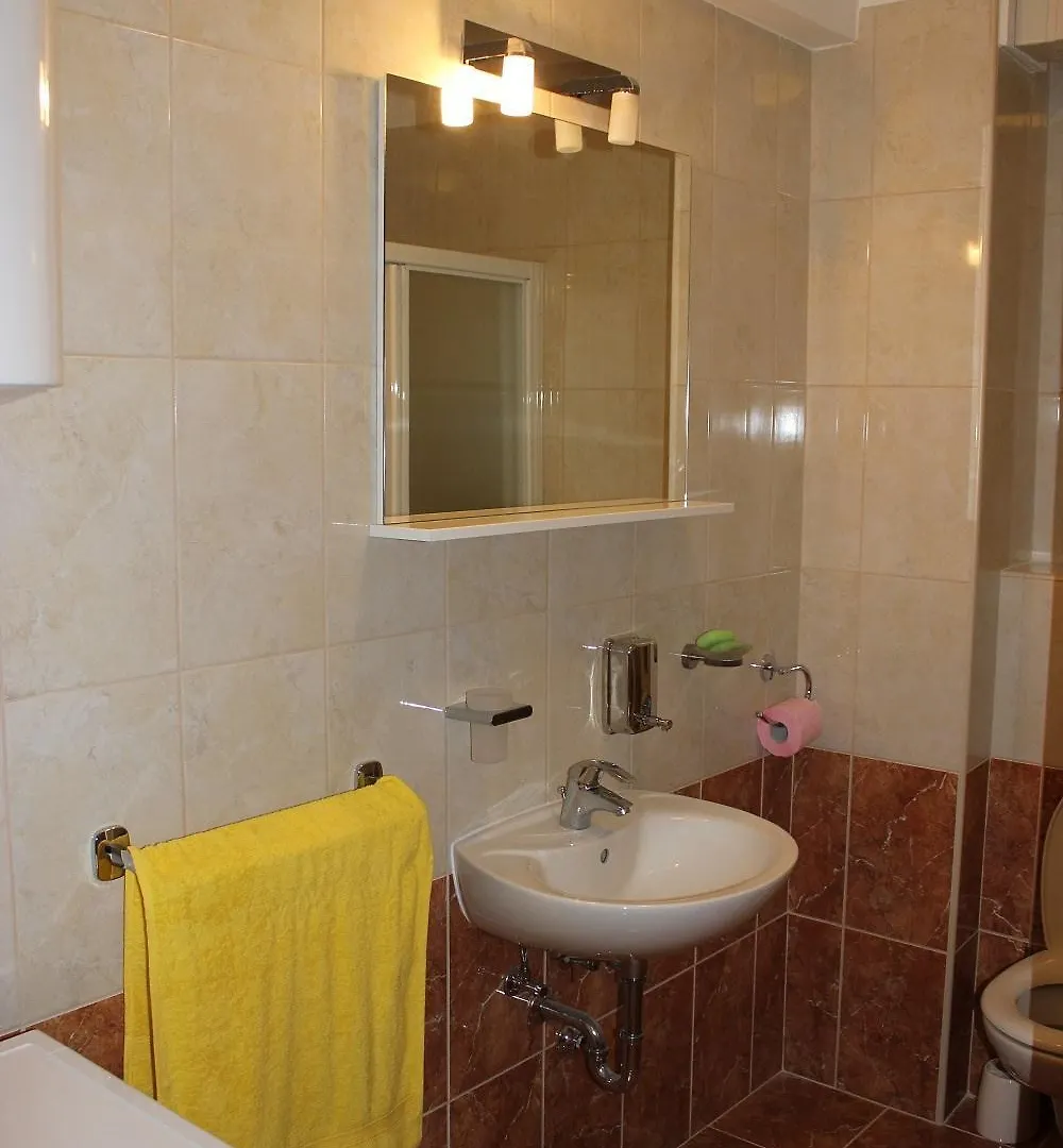 Deluxe Apartment Manuela With Balcony Top Center Split Guest house